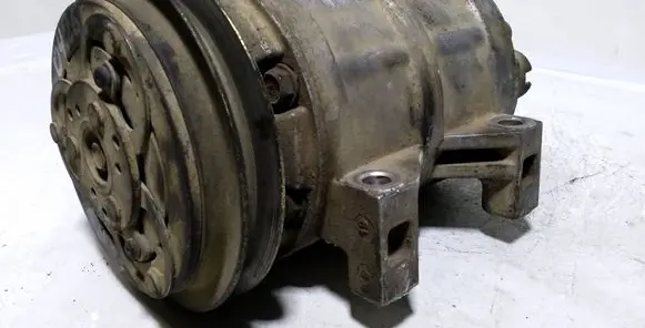 Nissan Navara D22 Air conditioning (A/C) compressor (pump)