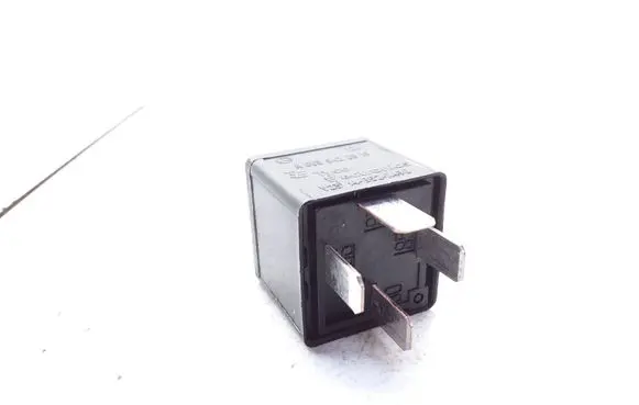 Mercedes-Benz C W205 Hazard warning light relay A0035420819