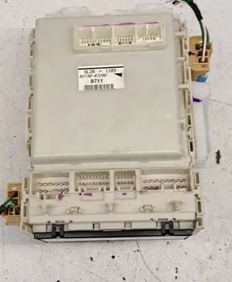Toyota Prius (XW20) Fuse module 9711 8273047290