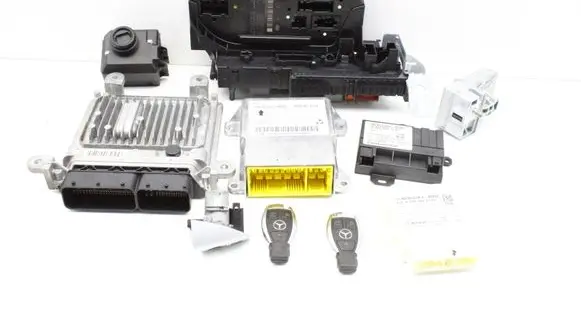 Mercedes-Benz C W204 Engine ECU kit and lock set A6519007500