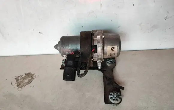 BMW 5 G30 G31 Vacuum pump 6880628