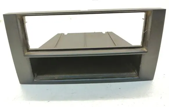 Radio/GPS head unit trim