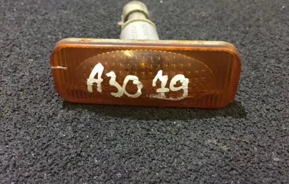 Front fender indicator light