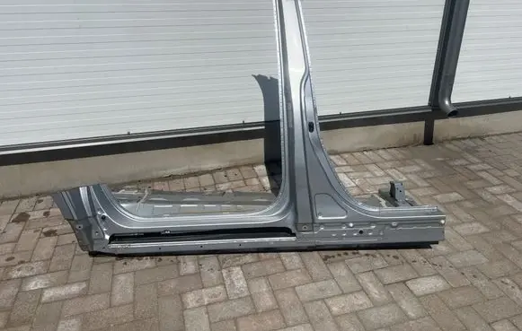 Toyota Sienna XL40 IV Pillar (middle) 