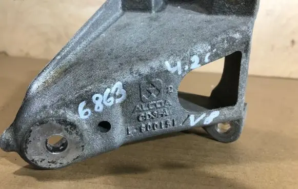 Jaguar XJ X350 Engine mounting bracket 1R836061BB