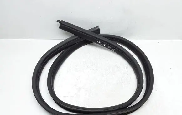Ford Kuga I Rubber seal loading door window/glass 
