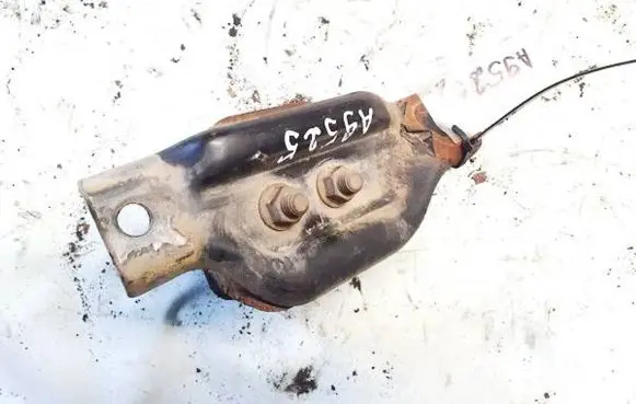 Subaru Legacy Engine mount bracket