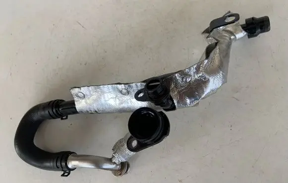 Engine coolant pipe/hose