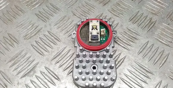 BMW X5 F15 LED ballast control module 1305715084