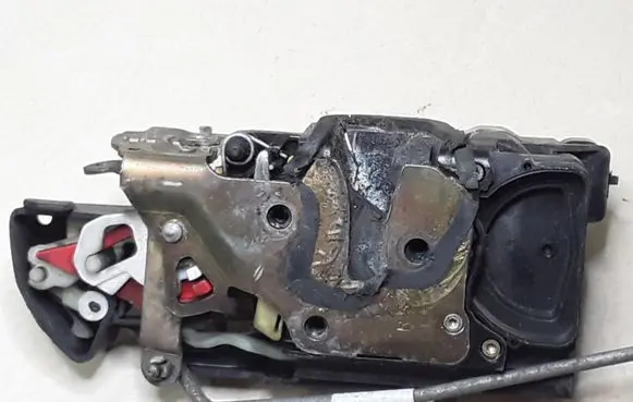 Opel Frontera B Front door lock 16639860 16634324