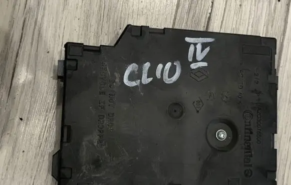 Renault Clio IV Ignition key card reader 
