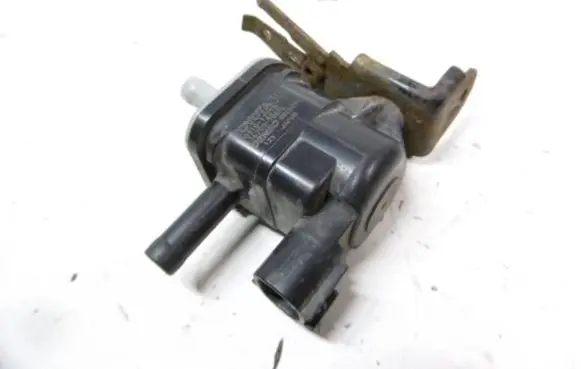 Toyota Auris 150 Other engine bay part