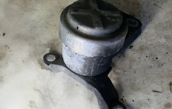 Ford Galaxy Engine mount bracket HL8022M05