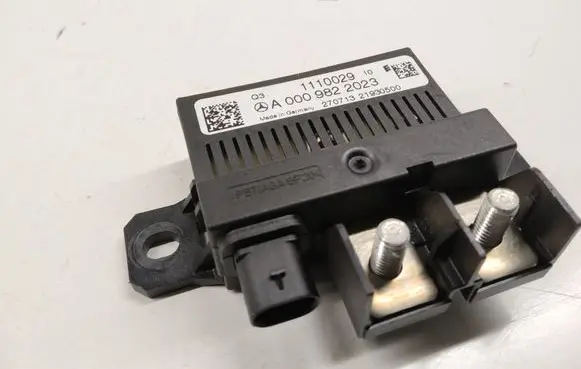 Mercedes-Benz ML W166 Charging relay A0009822023
