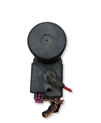 Audi A4 S4 B5 8D Central locking vacuum pump 4A0862257A
