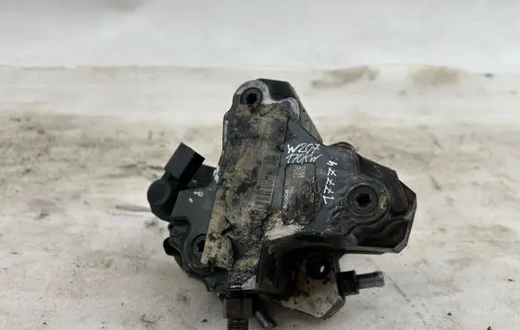 Mercedes-Benz E C207 W207 Fuel injection high pressure pump A6420109297 A6420790801