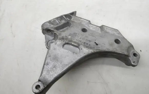 Volkswagen Tiguan Engine mounting bracket 03L199207