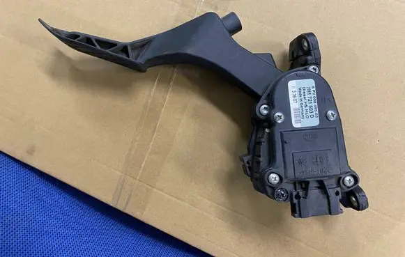 Volkswagen Transporter - Caravelle T5 Accelerator throttle pedal 7H1721505