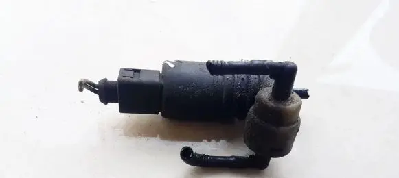 Volkswagen Golf IV Windscreen/windshield washer pump