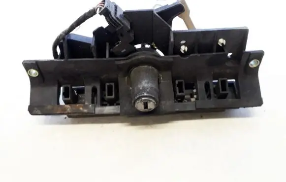 Audi A6 S6 C5 4B Tailgate exterior lock 4B0827565H 8D9827565H