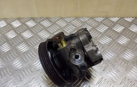 Nissan Navara D40 Power steering pump