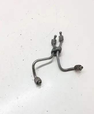 Toyota Avensis T250 Fuel injector supply line/pipe 