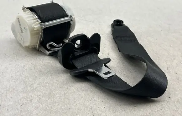 Jaguar XF X250 Front seatbelt 65695 BBDDA 34086310