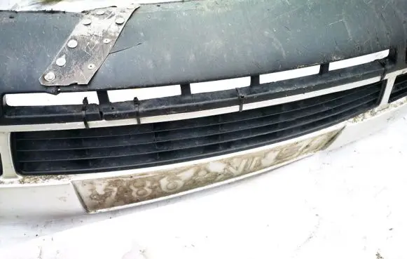Audi A4 S4 B5 8D Front bumper lower grill