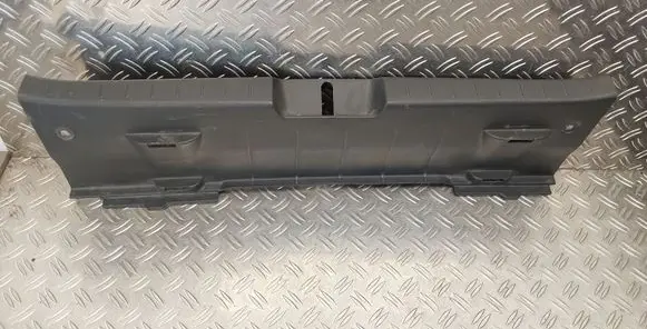 Trunk/boot sill cover protection