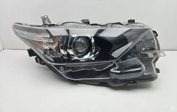 Toyota Auris E180 Headlight/headlamp 8111002K40