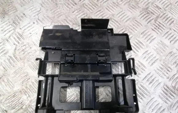 Opel Corsa E Engine control unit holder 13472625 467597050