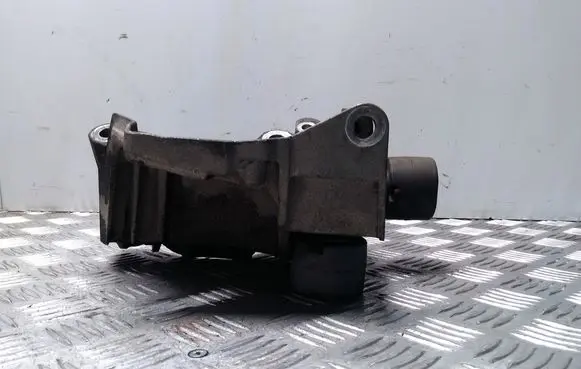 Volvo S80 Engine mounting bracket 6G926P096FC
