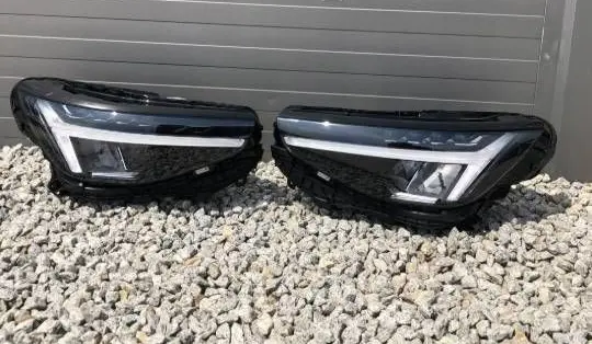 Volvo XC40 Headlights/headlamps set 32420415 32420420 P32420415