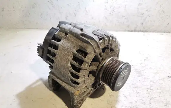 Renault Clio IV Generator/alternator 2627733A 2115258917 231001318R