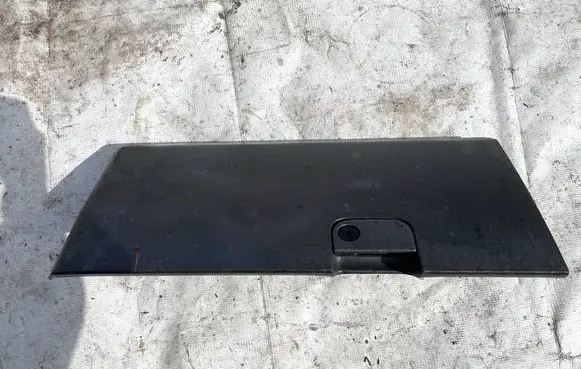 Nissan X-Trail T30 Glove box