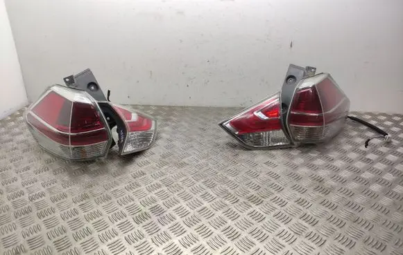 Nissan X-Trail T32 Rear/tail lights set 
