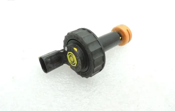 Volkswagen Tiguan Brake fluid reservoir 1K2611349A 1K2611349C