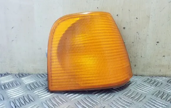 Audi 100 200 5000 C3 Front indicator light 443953050E