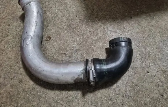 BMW 5 E39 Intercooler hose/pipe 11612248622 2248622