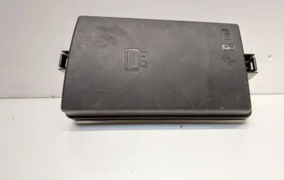 Skoda Octavia Mk3 (5E) Fuse box cover 5Q0937132A