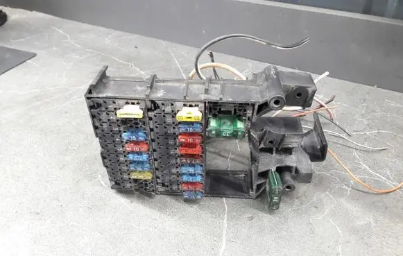 Mercedes-Benz E W210 Fuse box set 2105450640