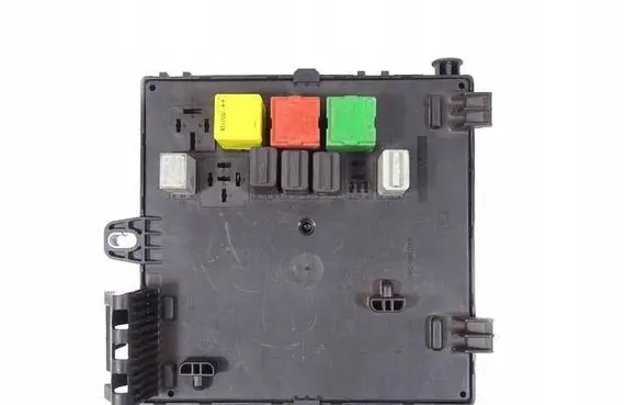 Opel Vectra C Fuse module 13205775