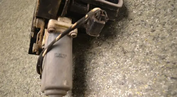 BMW 7 E65 E66 Rear door soft close latching motor 77460037