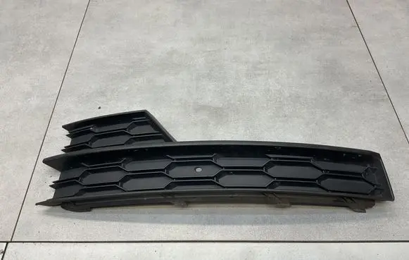 Skoda Octavia Mk3 (5E) Front fog light trim/grill 5E0807681F