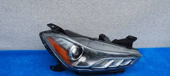 Maserati Ghibli Headlight/headlamp 670106274