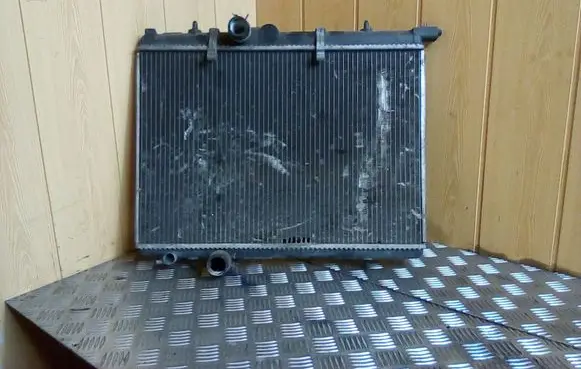 Peugeot 206 Coolant radiator