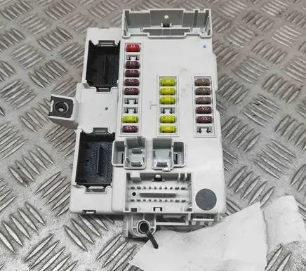 Fiat 500L Fuse module 51965996