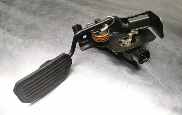 Toyota Avensis T250 Accelerator throttle pedal
