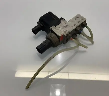 Mercedes-Benz E W211 Air suspension valve block A2113200158 2113200158