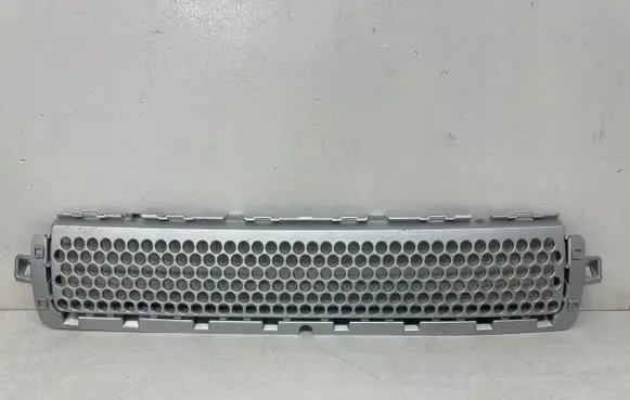 Land Rover Defender Front bumper lower grill L8B2-17H750-A L8B2-17H750 L8B217H750A